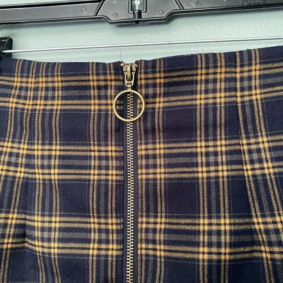 Forever 21 Plaid Mini Skirt Zipper - Picture 4 of 6
